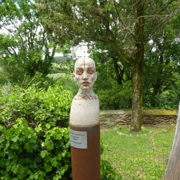 Autoritratto dell'artista Andrii Doru Emil nel Parco della Scultura di Castelbuono di Bevagna - Perugia - Umbria