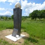 Nuda Terra di Gennj Trentini opera del Parco della Scultura di Castelbuono Bevagna Perugia Umbria