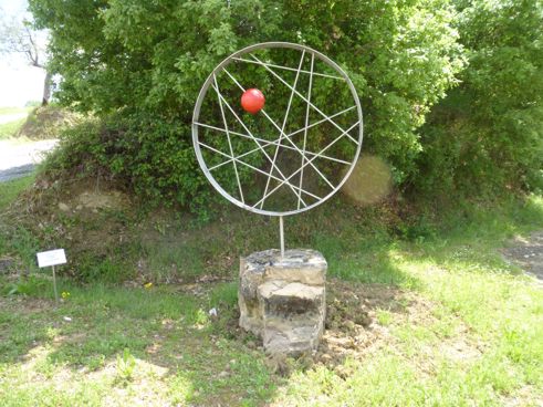 Consonanza dell'artista Andreii Doru Emil nel Parco della Scultura di Castelbuono di Bevagna - Perugia - Umbria