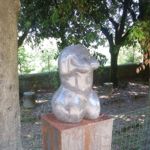 Madre Nera di Mircea Stefanescui opera del Parco della Scultura di Castelbuono Bevagna Perugia Umbria