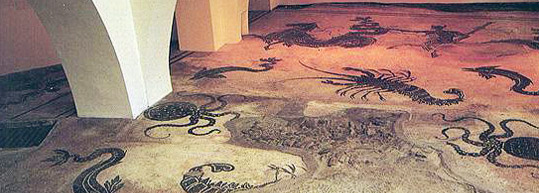 Bevagna - Le Terme romane con il mosaico a tessere bianche e nere raffigurante animali marini - Perugia Umbria
