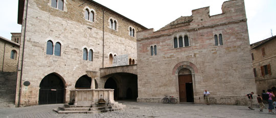 Bevagna, uno dei borghi più belli d'Italia - Piazza Silvestri - Perugia Umbria