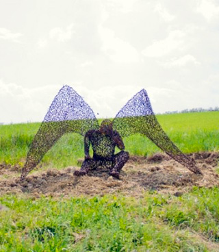 L' angelo mio dell' artista Stefano Bovi nel Parco della Scultura di Castelbuono di Bevagna - Perugia - Umbria