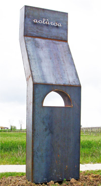 L' arco della natura dell' artista Alison Ryde opera nel parco della scultura di Castelbuono Bevagna - Perugia - Umbria