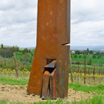 Ciclope grande di Angelo Cucciarelli opera del Parco della Scultura di Castelbuono Bevagna Perugia Umbria